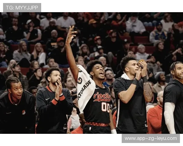 NBA球星转身跳投如行云流水——挥洒梦想的完美瞬间